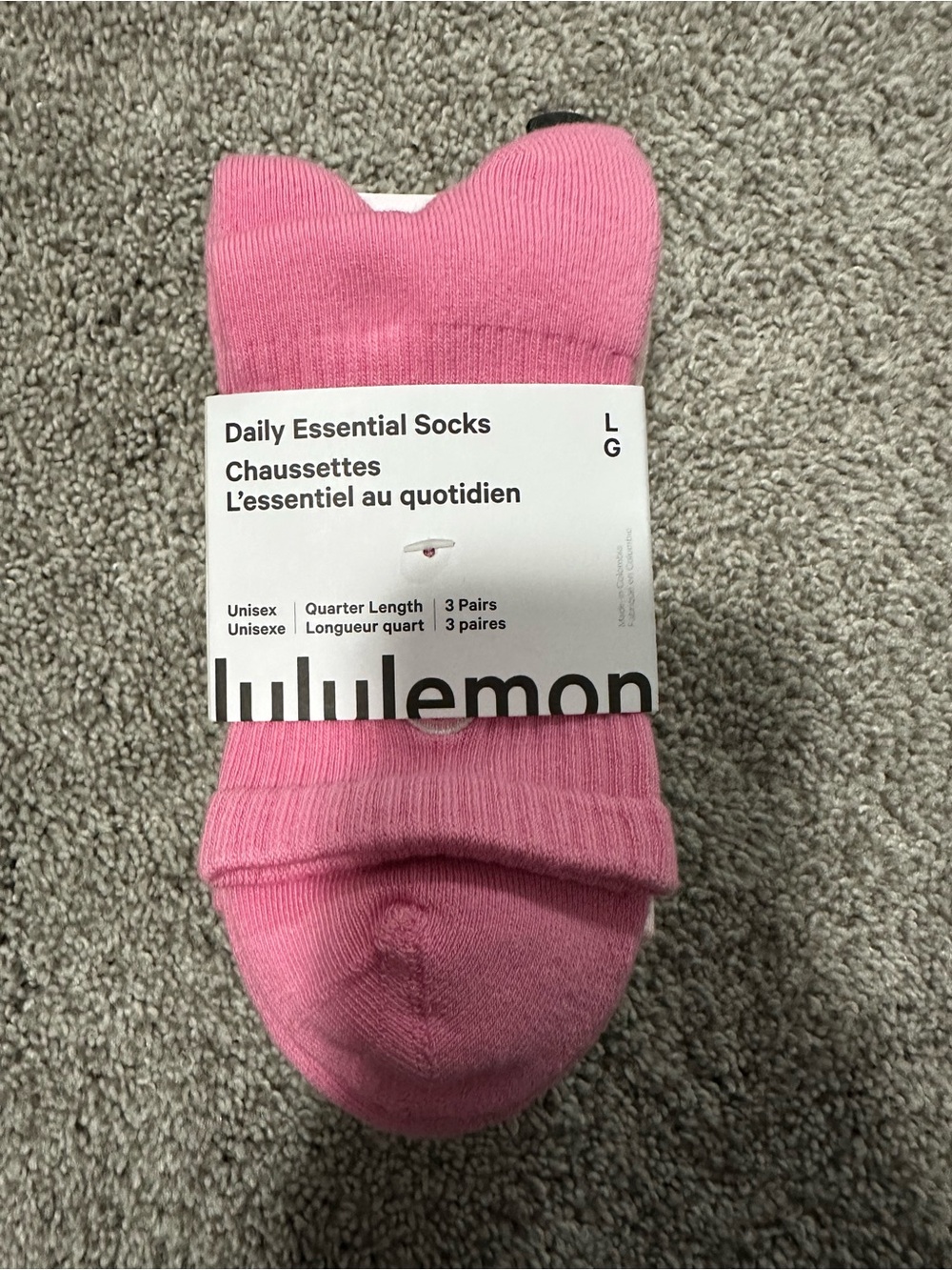 NWT! Lululemon Daily Essential Socks 3 Pack
Pink, white, and cream
SIZE L